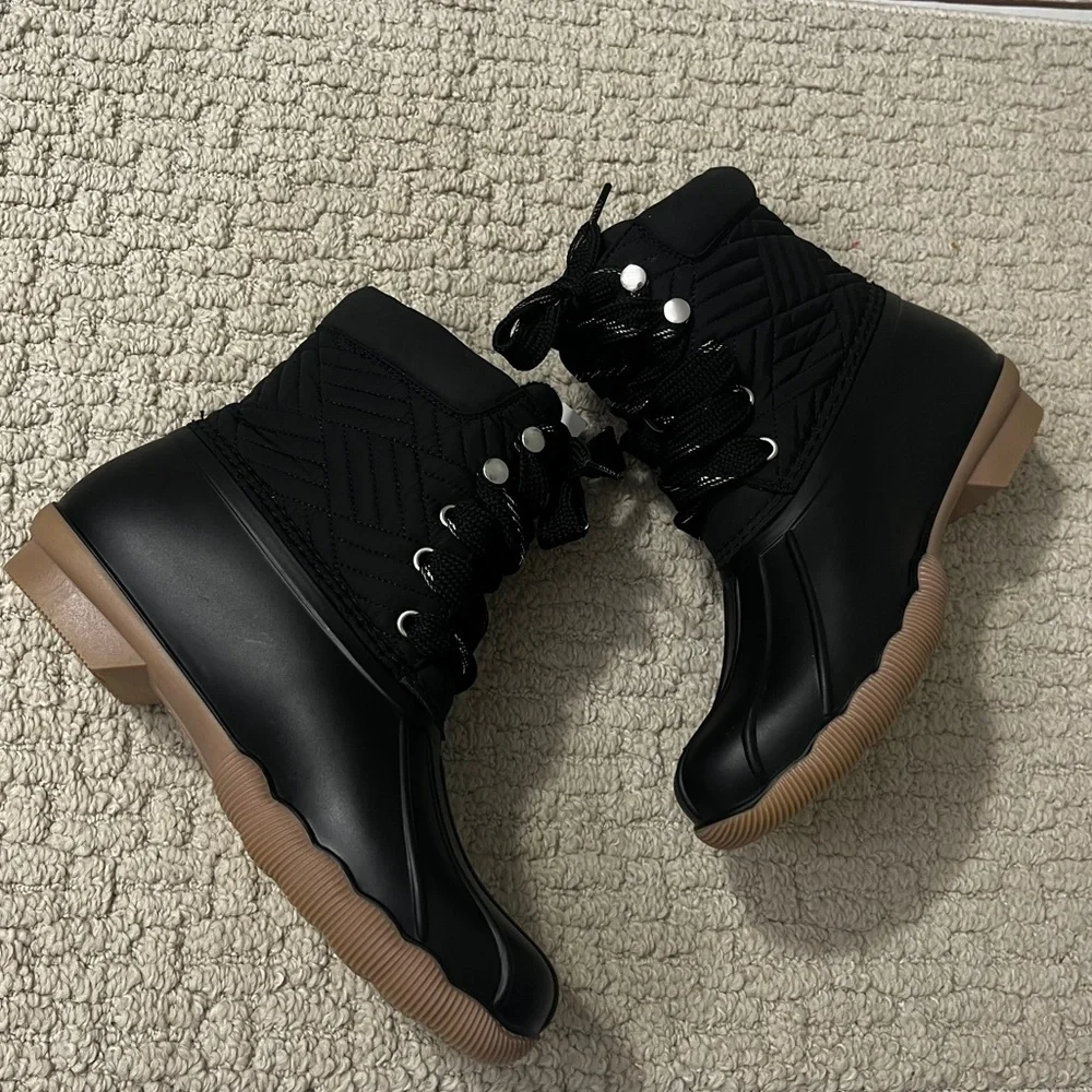Justice Black Lace-Up Duck Boots size 4y‎ 6w nwt insulated